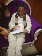 黄磊夫妇齐发女儿多多照片:在剧场长大的女孩 黄磊夫妇齐发女儿多多照片:在剧场长大的女孩